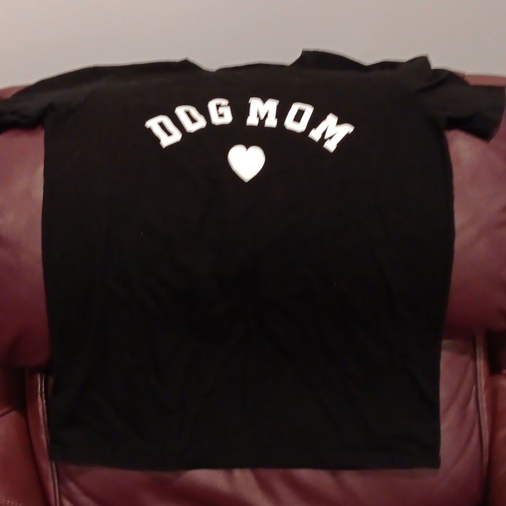 "DOG MOM"  BLACK T-SHIRT